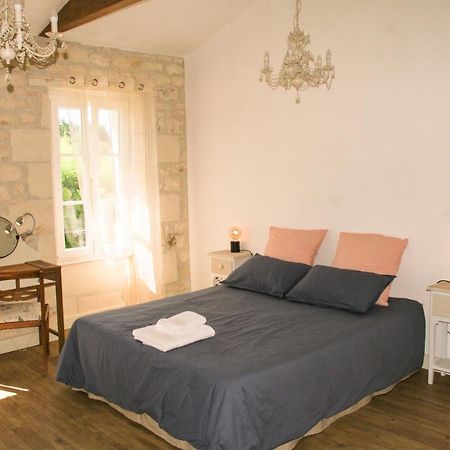 Entre Pierre Et Bois Apartman Saint-Savinien Kültér fotó
